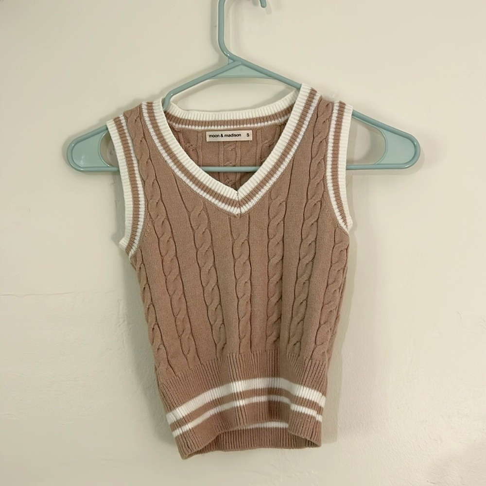 moon & madison Cropped Sweater Vest || Juniors Size Small